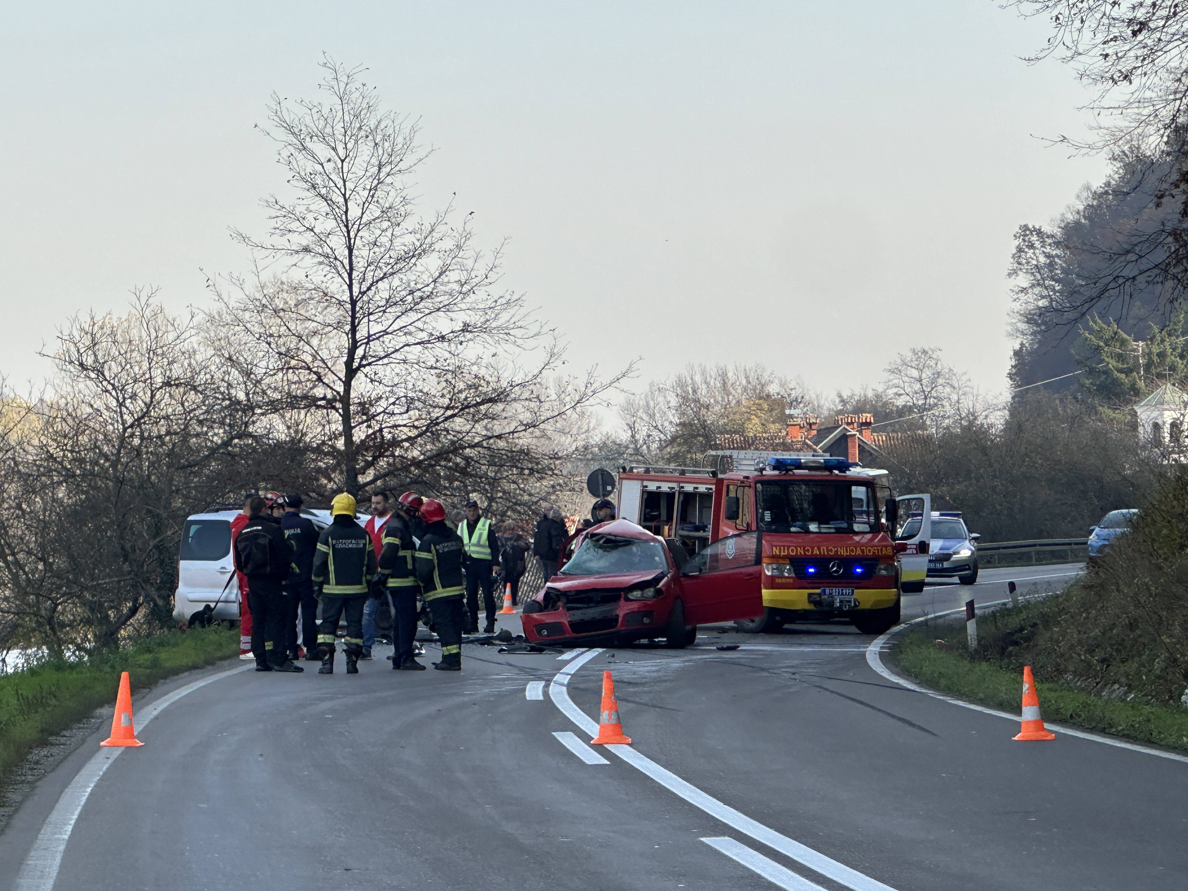 Tragedija kod Čačka - u teškoj nesreći poginuo mladić (19) iz Požege: Povređena čitava porodica među kojima i dvoje male dece