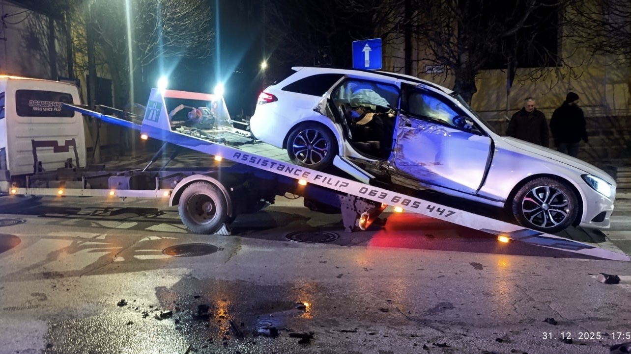 Žestok sudar u strogom centru Čačka uoči dočeka Nove godine, jedna osoba povređena