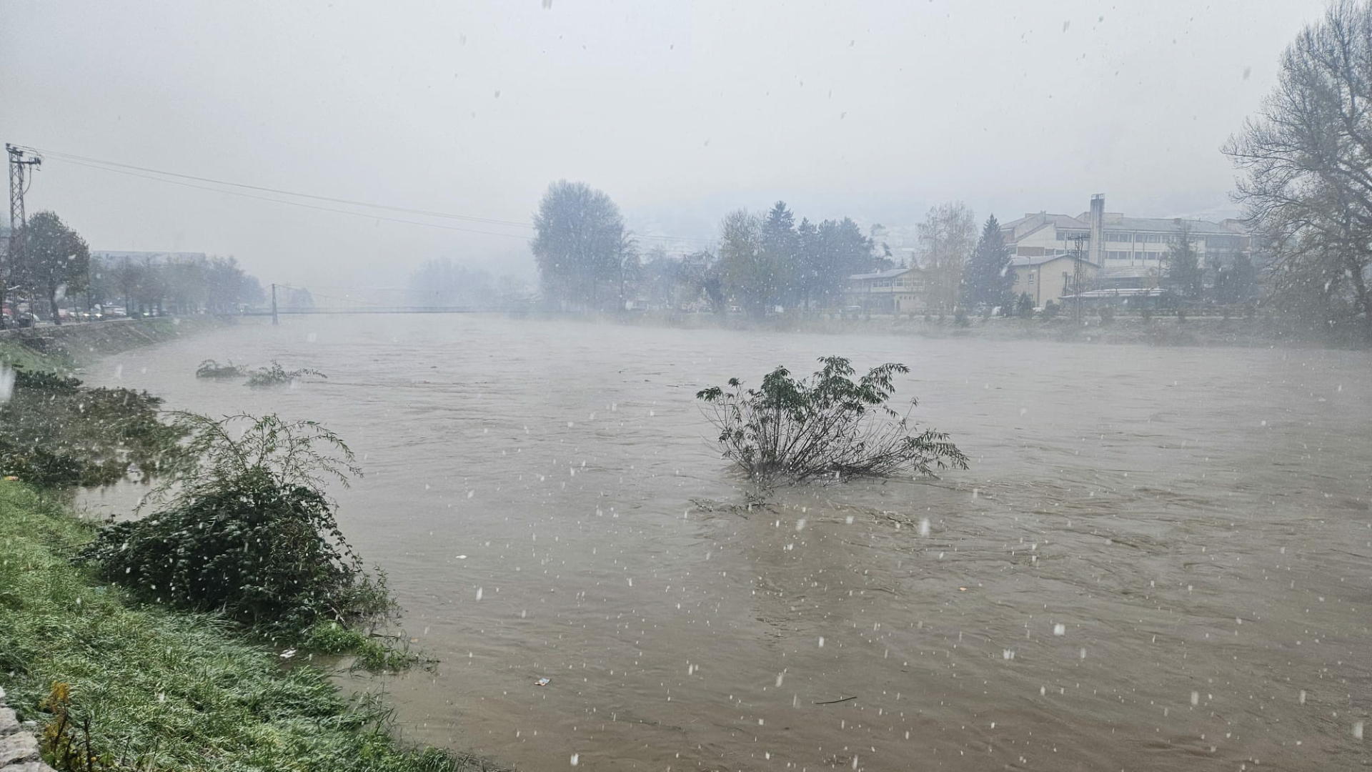 Reka Lim u porastu: Kiše sa jugoistoka podižu vodostaj, službe u pripravnosti