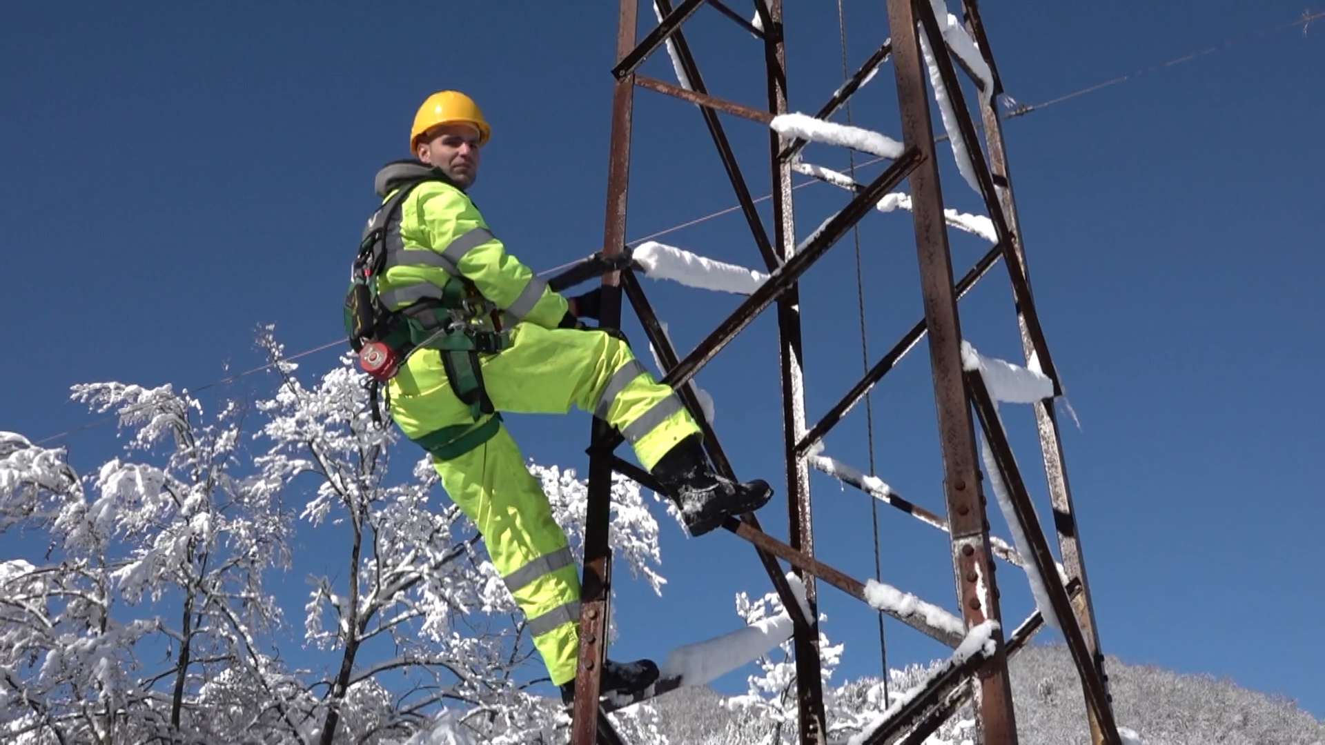 Upoznajte prave heroje - dok mi sedimo u toplim sobama monteri su na terenu, Milivoje i Vladan otkrivaju svu težinu ovog posla 