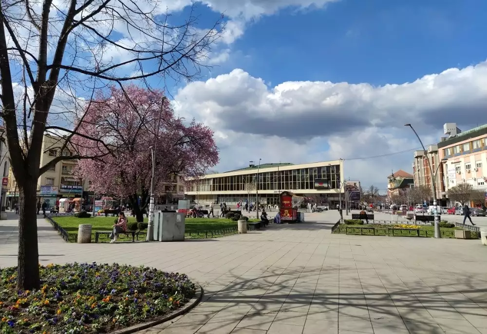 Nema naknada za trotoare, ali grad ima jasna pravila: Direktor JP Gradac pojasnio dileme